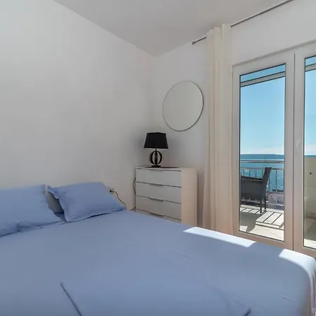 Okrug Gornji 8 Apartment