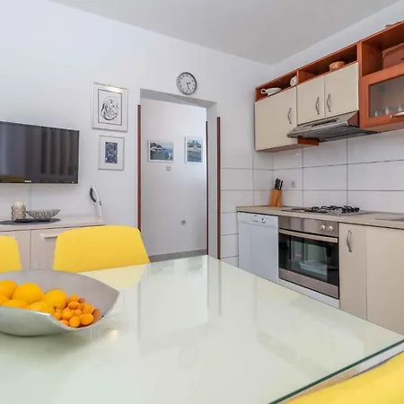 Okrug Gornji 8 Apartment *